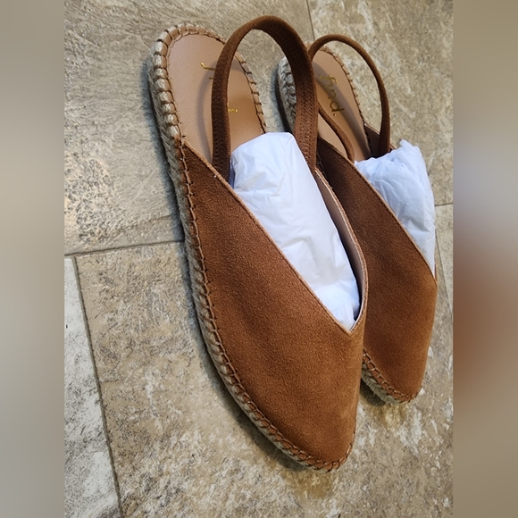 Find Shoes - Picture 2 of 4